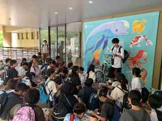 リニューアルした水族館はふれあいコーナーやライブショーなど盛りだくさん